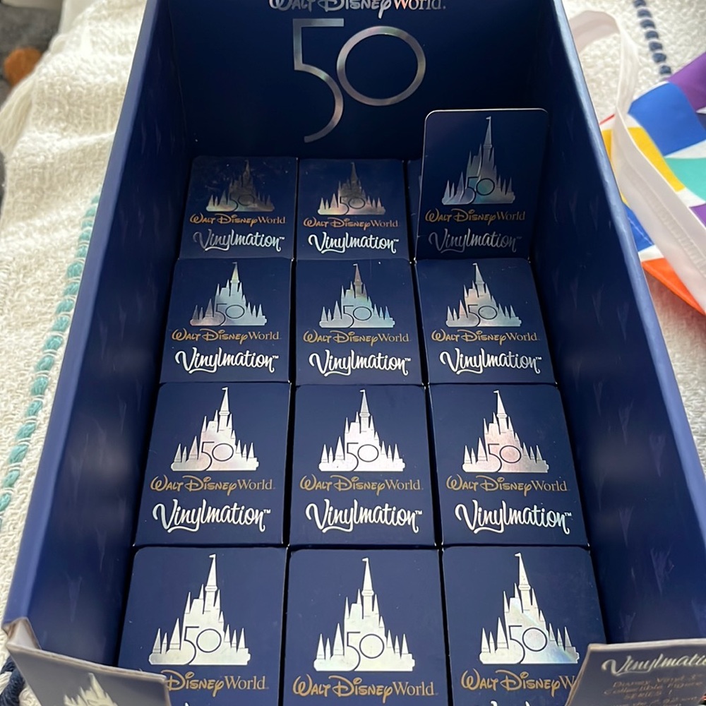 Disney 50th Anniversary collection. Only one unboxed. Full Set. Missing chaser.